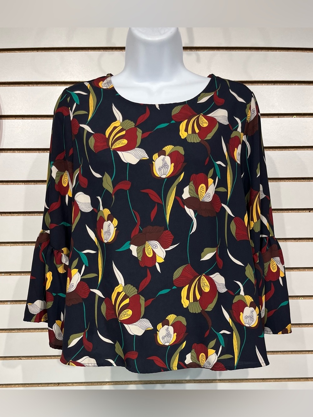 W5 floral blouse size small - Picture 2 of 9